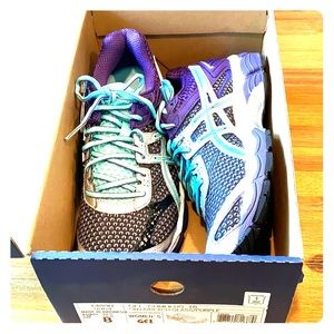 ASICS Women’s gel cumulus 16, NWT